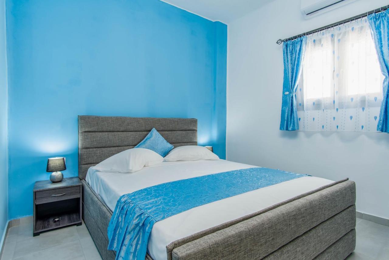 N Renieris Apartments ฟิรอสเตฟานี ภายนอก รูปภาพ
